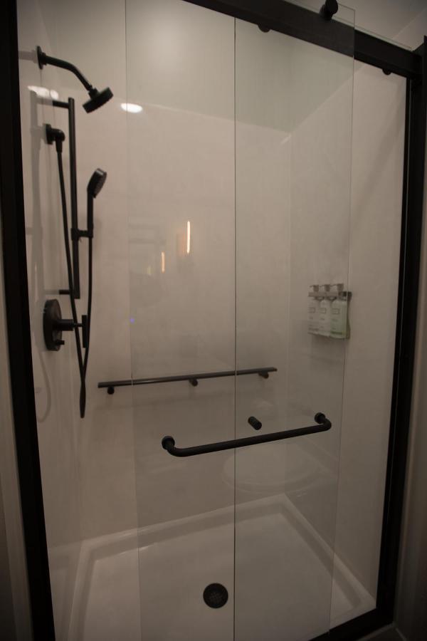 The Vault Hotel Хоутон Экстерьер фото